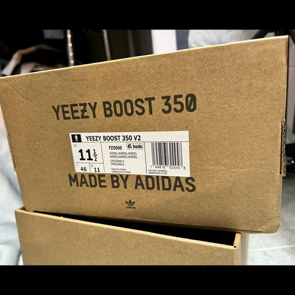 Yeezy Boost 350 v2 - Picture 3 of 4